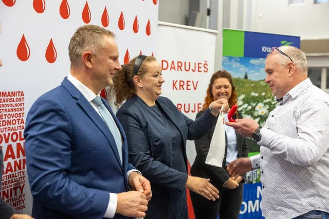 Slavnostní předávání Zlatého kříže ČČK 2. třídy pro bezpříspěvkové dárce za 120 odběrů krve, které proběhlo dne 13.10.2026