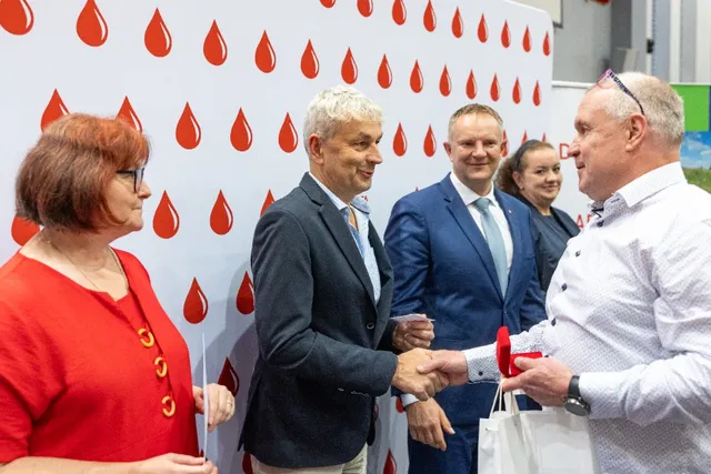Slavnostní předávání Zlatého kříže ČČK 2. třídy pro bezpříspěvkové dárce za 120 odběrů krve, které proběhlo dne 13.10.2026