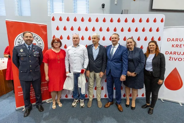 Slavnostní předávání Zlatého kříže ČČK 2. třídy pro bezpříspěvkové dárce za 120 odběrů krve, které proběhlo dne 13.10.2026