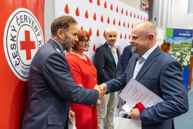 Slavnostní předávání Zlatého kříže ČČK 2. třídy pro bezpříspěvkové dárce za 120 odběrů krve, které proběhlo dne 13.10.2026