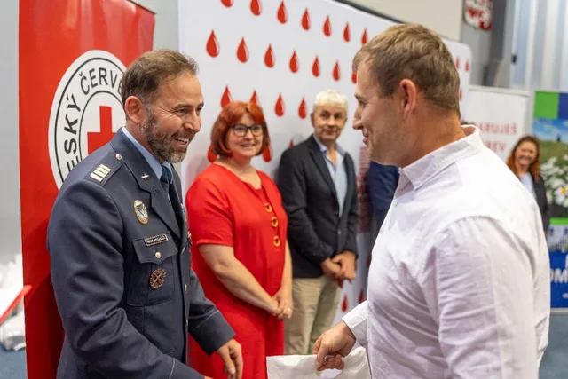 Slavnostní předávání Zlatého kříže ČČK 2. třídy pro bezpříspěvkové dárce za 120 odběrů krve, které proběhlo dne 13.10.2026