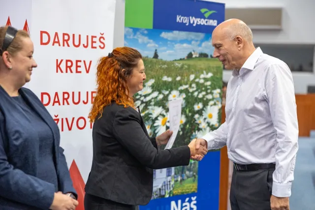 Slavnostní předávání Zlatého kříže ČČK 2. třídy pro bezpříspěvkové dárce za 120 odběrů krve, které proběhlo dne 13.10.2026
