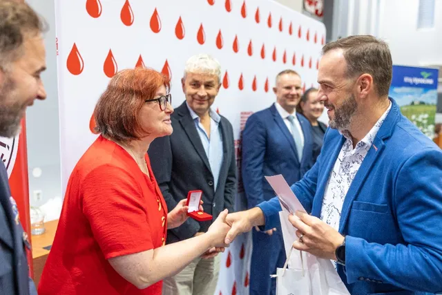 Slavnostní předávání Zlatého kříže ČČK 2. třídy pro bezpříspěvkové dárce za 120 odběrů krve, které proběhlo dne 13.10.2026