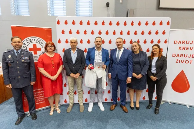 Slavnostní předávání Zlatého kříže ČČK 2. třídy pro bezpříspěvkové dárce za 120 odběrů krve, které proběhlo dne 13.10.2026