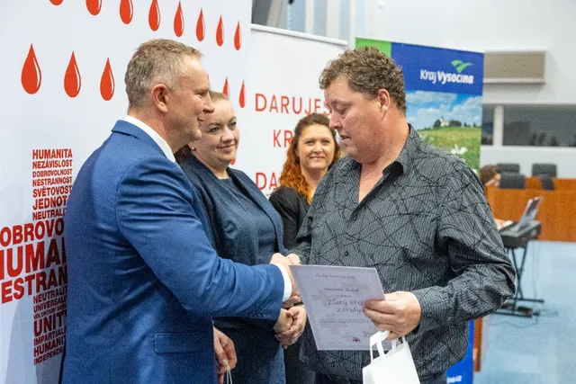 Slavnostní předávání Zlatého kříže ČČK 2. třídy pro bezpříspěvkové dárce za 120 odběrů krve, které proběhlo dne 13.10.2026