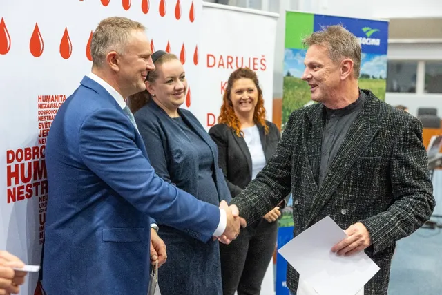 Slavnostní předávání Zlatého kříže ČČK 2. třídy pro bezpříspěvkové dárce za 120 odběrů krve, které proběhlo dne 13.10.2026