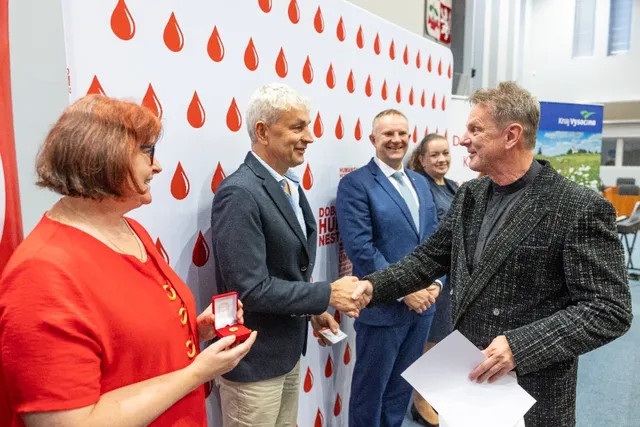 Slavnostní předávání Zlatého kříže ČČK 2. třídy pro bezpříspěvkové dárce za 120 odběrů krve, které proběhlo dne 13.10.2026