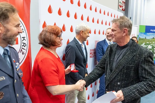 Slavnostní předávání Zlatého kříže ČČK 2. třídy pro bezpříspěvkové dárce za 120 odběrů krve, které proběhlo dne 13.10.2026