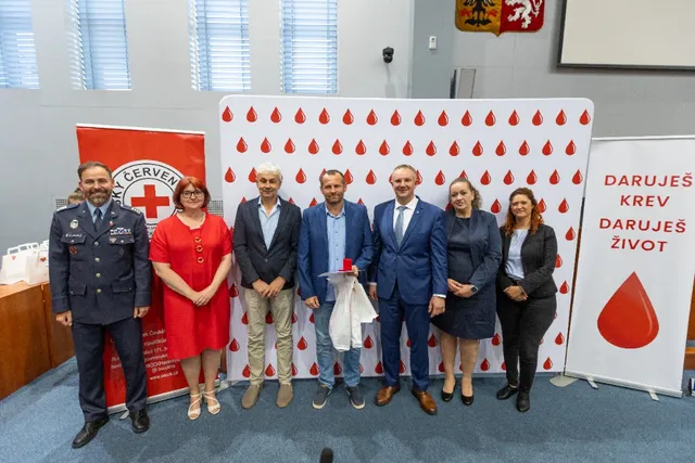 Slavnostní předávání Zlatého kříže ČČK 2. třídy pro bezpříspěvkové dárce za 120 odběrů krve, které proběhlo dne 13.10.2026