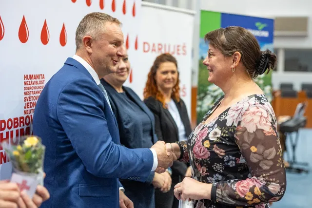 Slavnostní předávání Zlatého kříže ČČK 2. třídy pro bezpříspěvkové dárce za 120 odběrů krve, které proběhlo dne 13.10.2026
