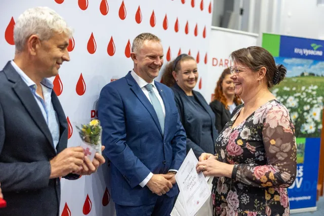 Slavnostní předávání Zlatého kříže ČČK 2. třídy pro bezpříspěvkové dárce za 120 odběrů krve, které proběhlo dne 13.10.2026