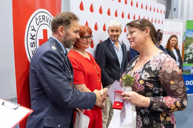 Slavnostní předávání Zlatého kříže ČČK 2. třídy pro bezpříspěvkové dárce za 120 odběrů krve, které proběhlo dne 13.10.2026