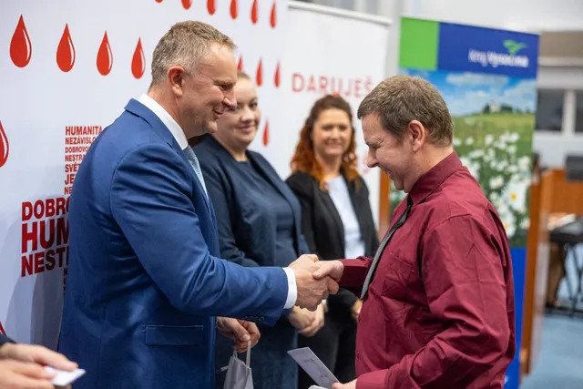Slavnostní předávání Zlatého kříže ČČK 2. třídy pro bezpříspěvkové dárce za 120 odběrů krve, které proběhlo dne 13.10.2026