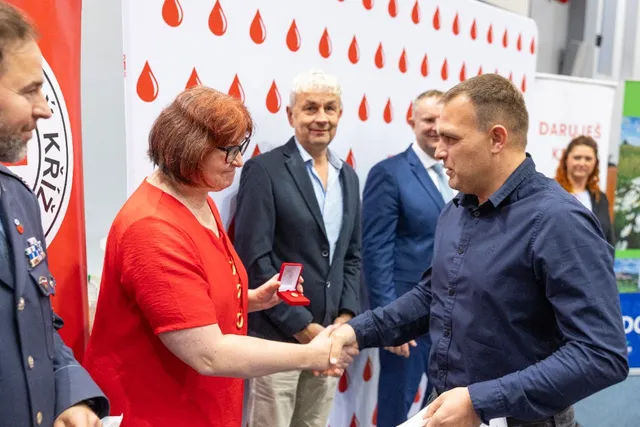 Slavnostní předávání Zlatého kříže ČČK 2. třídy pro bezpříspěvkové dárce za 120 odběrů krve, které proběhlo dne 13.10.2026