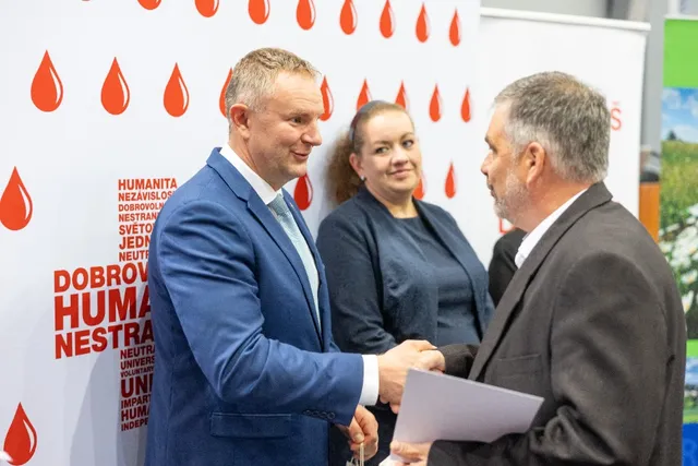 Slavnostní předávání Zlatého kříže ČČK 2. třídy pro bezpříspěvkové dárce za 120 odběrů krve, které proběhlo dne 13.10.2026