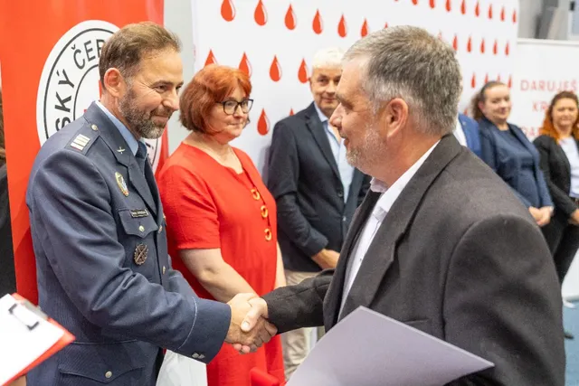Slavnostní předávání Zlatého kříže ČČK 2. třídy pro bezpříspěvkové dárce za 120 odběrů krve, které proběhlo dne 13.10.2026
