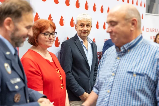 Slavnostní předávání Zlatého kříže ČČK 2. třídy pro bezpříspěvkové dárce za 120 odběrů krve, které proběhlo dne 13.10.2026