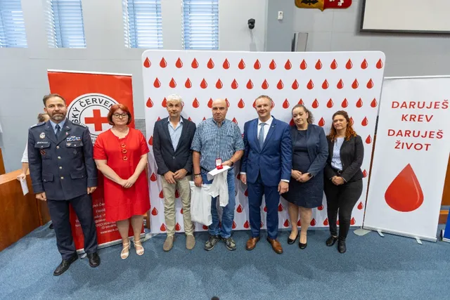 Slavnostní předávání Zlatého kříže ČČK 2. třídy pro bezpříspěvkové dárce za 120 odběrů krve, které proběhlo dne 13.10.2026