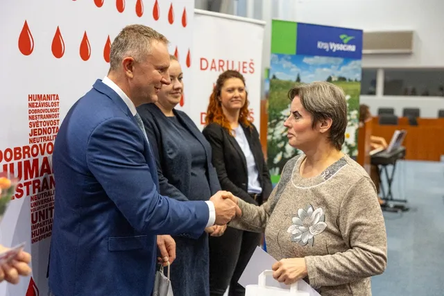 Slavnostní předávání Zlatého kříže ČČK 2. třídy pro bezpříspěvkové dárce za 120 odběrů krve, které proběhlo dne 13.10.2026