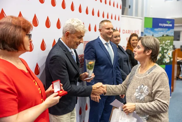Slavnostní předávání Zlatého kříže ČČK 2. třídy pro bezpříspěvkové dárce za 120 odběrů krve, které proběhlo dne 13.10.2026