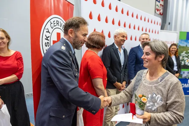 Slavnostní předávání Zlatého kříže ČČK 2. třídy pro bezpříspěvkové dárce za 120 odběrů krve, které proběhlo dne 13.10.2026