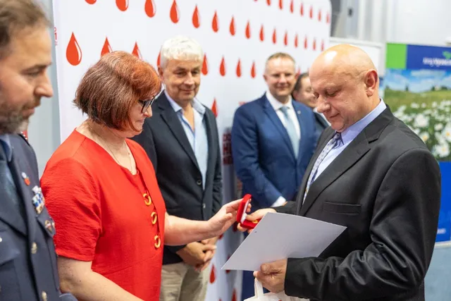 Slavnostní předávání Zlatého kříže ČČK 2. třídy pro bezpříspěvkové dárce za 120 odběrů krve, které proběhlo dne 13.10.2026