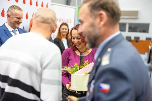 Slavnostní předávání Zlatého kříže ČČK 2. třídy pro bezpříspěvkové dárce za 120 odběrů krve, které proběhlo dne 13.10.2026