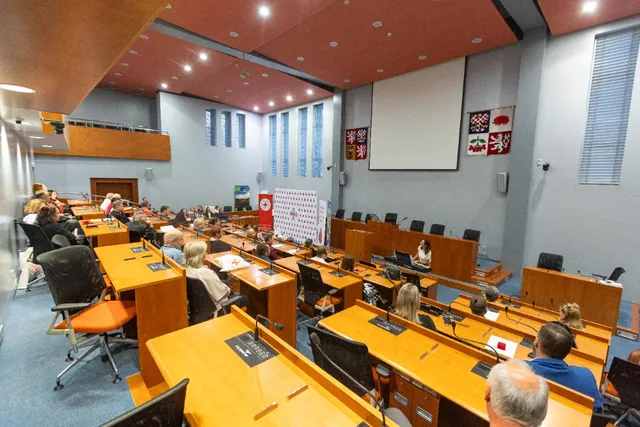 Slavnostní předávání Zlatého kříže ČČK 2. třídy pro bezpříspěvkové dárce za 120 odběrů krve, které proběhlo dne 13.10.2026