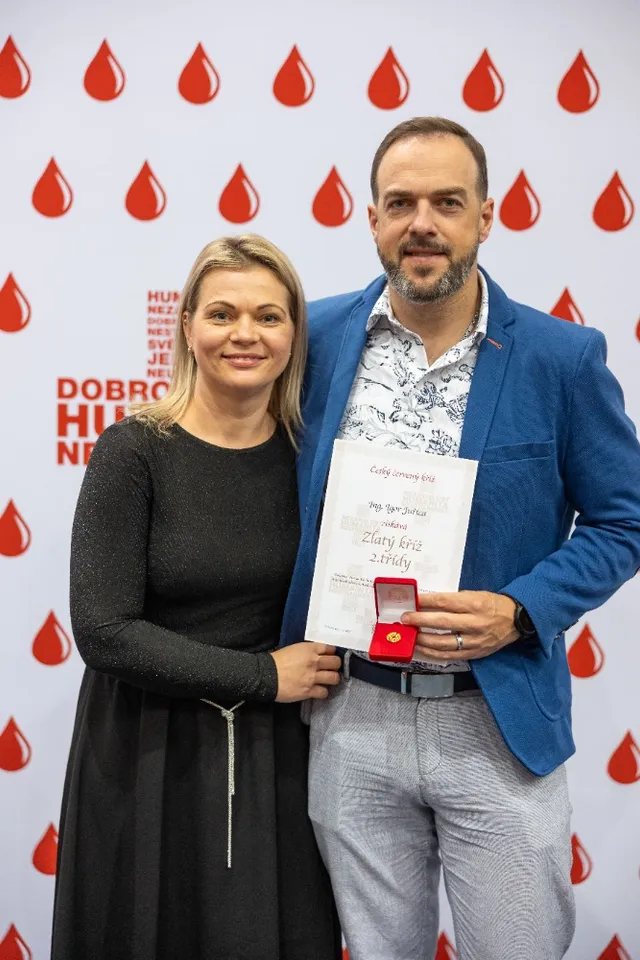 Slavnostní předávání Zlatého kříže ČČK 2. třídy pro bezpříspěvkové dárce za 120 odběrů krve, které proběhlo dne 13.10.2026